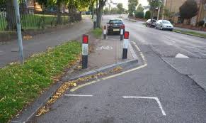 Curb Bollards And Parked Car Ftw Fahrradwege Fahrrad