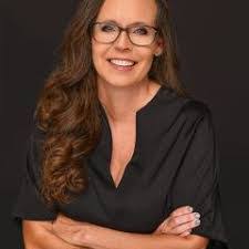 Karla Carrada's Instagram, Twitter & Facebook