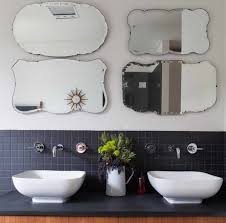 Dengan gaya kamar mandi ini, anda dapat menciptakan kamar mandi mungil yang tampak luas dan elegan. 10 Inspirasi Cermin Kamar Mandi Artsy Dan Unik Mau Pilih Yang Mana
