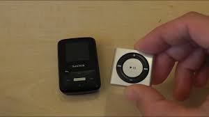 Before the rise of the iphone, the ipod touch was one of the coolest things you could have in your pocket. Vergleich Sandisk Clip Vs Ipod Shuffle 2018 Youtube