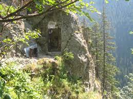 La data de 3 mai 1940 este tuns in monahism la manastirea sambata de sus, primind acum numele de arsenie. A Biography Of St Arsenie Boca This Article Is A Draft Translated From Romanian Formula As Newspaper Lostperceptions S Blog