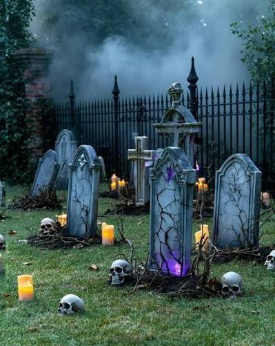 Spooky outdoor Halloween decorations make neighbors stop in their tracks. Transform your yard with inventive graveyards, glowing pumpkins, and eerie lighting for unforgettable curb appeal.
