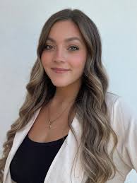 Please help this sweet senior girl who was dumped in a shelter, by sharing,  fostering or adopting. For more info, see original post below. PLEASE  FOSTER, ADOPT OR SHARE!!