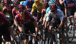 El ciclista alemán del equipo jumbo, tony martin, iba en las primeras posiciones del pelotón. Tour De Francia 2019 Clasificacion General De Los Colombianos Etapa 8 Antena 2