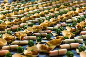 .canapés saludables y deliciosos para que tus invitados disfruten al máximo el día de tu boda conoce los 10 canapés más apetitosos. Adios Banquete De Boda Hola A La Degustacion Gourmet Nupcias Magazine