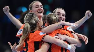 Ramon sinkeldam, riejanne markus, bauke mollema, floortje mackaij, koen bouwman en amy pieters. Nederland Wint Brons Op Ek Handbal Nos Jeugdjournaal