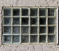 Il est mélangé à d'autres avant l'expédition des bouteilles et pots en verre, il est indispensable de contrôler précisément le bouchage, la résistance à la pression pour les. Les Murs En Brique De Verre
