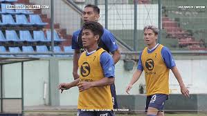 Persija dan persib kompak perkenalan pemain barunya di malam tahun baru 2020. Baru Kenal Sebulan Pemain Persib Ini Langsung Mantapkan Menikah Bandungfootball Com