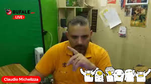 Omar capisce che il format funziona ed è così che youtubo anche io si costruisce una grossa rete di followers, e c'è anche chi gli spedisce prodotti da sponsorizzare. Adotta Anche Tu Un Analfabeta Funzionale Startseite Facebook