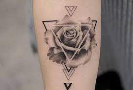 Parviens à une panoplie de tatouage éphémère tel que cette rose pour avant bras, et ici, nous te divulguons tout ! Idees De Tatouage Avant Bras Rose Geometriques Uniques Pour Les Femmes Trendy Floral Flower Arm Ta Tattoo Arm Avantbras De Femmes Floral Pctr Up