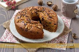 Dolci con le noci e cioccolato. Ciambella Alle Carote Noci E Cioccolato
