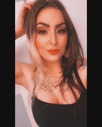 Linda Cera's Instagram, Twitter & Facebook