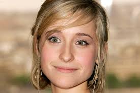 Nxivm Sex Cult: Women Allegedly Put On Starvation Diet By Smallville  Actress Allison Mack