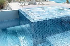 Pools Aus Mosaik Bieten Besondere Lichtfarbspiele Schwimmbad Bauen Glasmosaik Pool