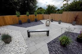 This Contemporary And Low Maintenance Garden Design Combines Our Plum Paddlestones With Our Backyard Garden Design Low Maintenance Garden Design Garden Design