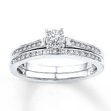 This Sleek Bridal Set Features A Sparkling Round Diamond At The Center Of Her Engagement Ring Additional Diamond Bridal Sets Wedding Ring Kay Bridal Ring Sets