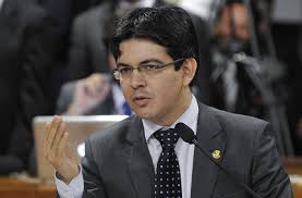 Randolph frederich rodrigues alves ( garanhuns yaygın olarak bilinen, 1972 kasım 6), randolfe rodrigues , a, brezilya gazeteci ve. Com Uma Carta Ao Povo Brasileiro Senador Randolfe Rodrigues Do Psol Se Despede Da Eleicao Brasil 247