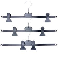 LaraTex Pack of 10 Plastic Clothes Hangers, Trouser Hangers, Non-Slip  Rubberised Clips, Chrome-Plated Rotating Hooks, Black, 42 cm Long :  Amazon.de: Home & Kitchen
