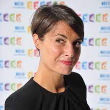 Alessandra Sublet A Accueilli Un Petit Alphonse Elle Cheveux Qui Repoussent Cheveux Courts De Lutin Coiffures Extremement Courtes
