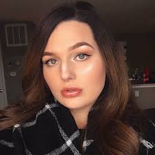 Bella Carol Rhoads (@BellaCarolx)