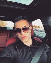 Jesus Batista JB 🇨🇺 en Instagram: “Be happy for this moment. This moment  is your life.🌄 #dailyinspiration #instagood #picoftheday #shredded #shredz  #aesthetic #model #miami…”