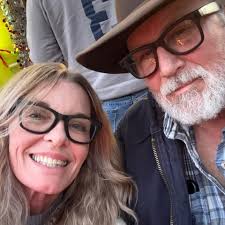 What are recommendations for large family cabins in Oklahoma, Arkansas, or  Missouri with riding trails for Thanksgiving weekend?