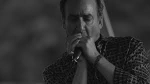 What is the meaning of half harmonies in R&B music?