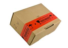 Aufkleber oder kleberrückstände können lästig sein. Paket Mit Aufkleber Vorsicht Zerbrechlich Stock Photo Adobe Stock