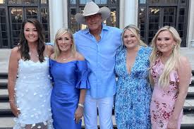 A Picture Of Love: Alan Jackson Shares Rare Family Photo - Country Now
