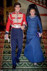 The count of osorno's fiancée belén corsini de lacalle shows off emerald engagement ring. The Count Of Osorno Is Engaged To Girlfriend Belen Corsini De Lacalle After Two Years Of Dating Sound Health And Lasting Wealth