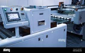 Eine Moderne Druckmaschine Für Die Druckindustrie Stockfotografie - Alamy