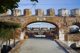 Fort Charles Kingston The Only Of Port Royal S 6 Forts To Survive The Massive 1692 Earthquake That Sunk A Chunk O Jamaica Amazing Places On Earth Port Royal