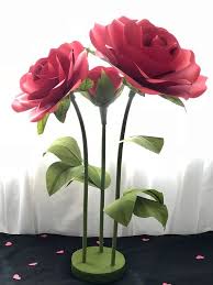 Please scroll down below to see the examples. Stems For Giant Paper Flowers Giant Paper Flower Stand Free Etsy Decoracao Com Flores Decoracao Flores De Papel Festa Das Flores