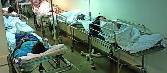 J924 - Saúde - Marlene Bergamo Folhapress - Pacientes internados, esperam  em macas vagas para o quarto, no corredor do Hospital Tide Setubal, em São  Paulo - Jornal do Trem & Folha do Ônibus