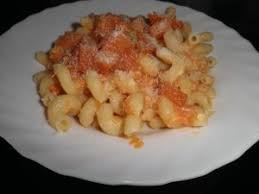 Intanto che questa arrivi al bollore pulire la zucca e ridurla a tocchetti o a listarelle (a. Serpentine Alla Carbonara Di Zucca