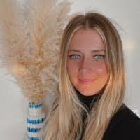 Stephanie Weinmann's Instagram, Twitter & Facebook