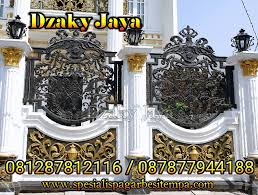 Pagar ini memiliki kesan modern dengan mengusung gaya rustik yang natural. Pintu Pagar Rumah Mewah Spesialis Pagar Klasik Pagar Besi Tempa