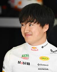 Swipe for Saturday smiles and fan forum fun 👉 #F1 #RedBullRacing  #BarhainGP 📸 @thommogetty || @gettyimages