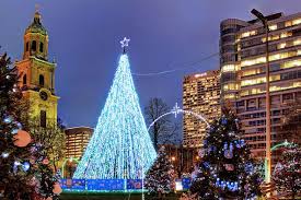 Holiday Tree In Cathedral Square Milwaukee Wi Cathedral Milwaukee