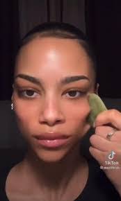 Shanae Wright's Instagram, Twitter & Facebook