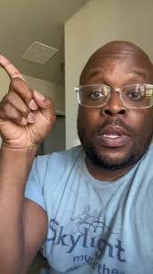 Shawn Holmes's Instagram, Twitter & Facebook