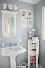 Directly underneath the basin is a pretty curtain that conceals the pedestal and more important bathroom items like towels and extra toilet paper. 20 Sweet Bathrooms With Pedestal Sinks Pinterio Pedestal Sink Bathroom Trendy Bathroom Apartment Bathroom
