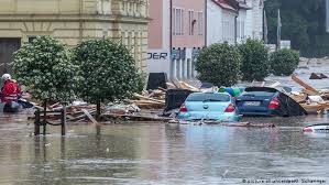 Jul 16, 2021 · almanya'nın kuzey ren vestfalya ve rheinland pfalz eyaletlerini etkileyen sel felaketi şimdiye kadar 100'den fazla kişinin canına mal oldu ve hâlâ çok sayıda kişi de kayıp. Sel Almanya Da Can Aldi Almanya Dw 02 06 2016