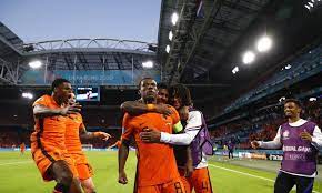 El duelo entre países bajos y ucrania por el grupo c de la eurocopa está programado para las 15:00 horas, este domingo 13 de junio, en el estadio johan cruyff arena de ámsterdam. Ez Bjncisslj2m
