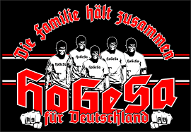 Quick attack before the köln hooligans ran away. Rechte Hooligans Planen Kundgebung In Koln Storungsmelder