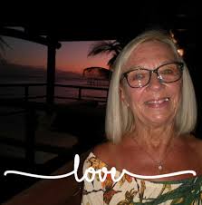 Who are good hair stylists for men and women in Delaware, OH?