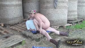 Deutsche Landwirtin wird vom Stallburchen gefickt