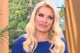 Το ζώδιο της είναι σκορπιός. Elenh Menegakh Oi Agnwstes Spoydes Ths Paroysiastrias Makeleio Gr