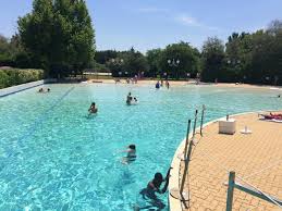 Nimes Reouverture Des Piscines Iris Et Aquatropic Le Mardi 16 Juin En Mode Plage