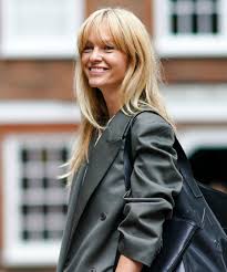 Rund geföhnter long… continue reading →. 1001 Ideen Fur Frisuren Mit Pony 2020 Fur Einen Neuen Look
